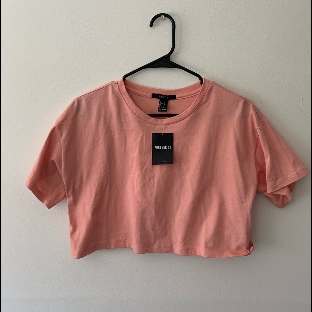 Large Never Worn, Forever 21 Peach T-Shirt Crop Top
